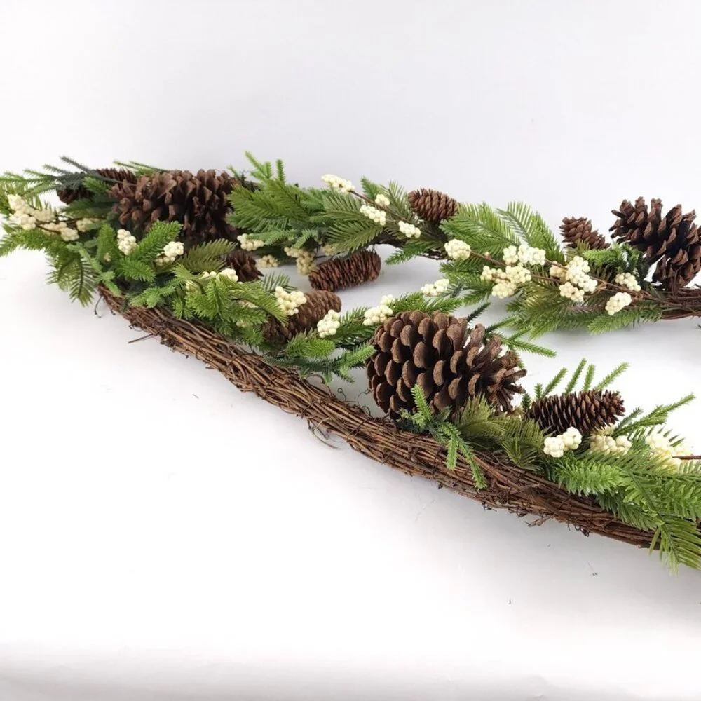 Wicker Unlit Park White Berry & Pinecones Garland | 72
